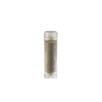 Contenedor transparente relleno de calcite, indicado para elevar y regular el pH del agua ácida.